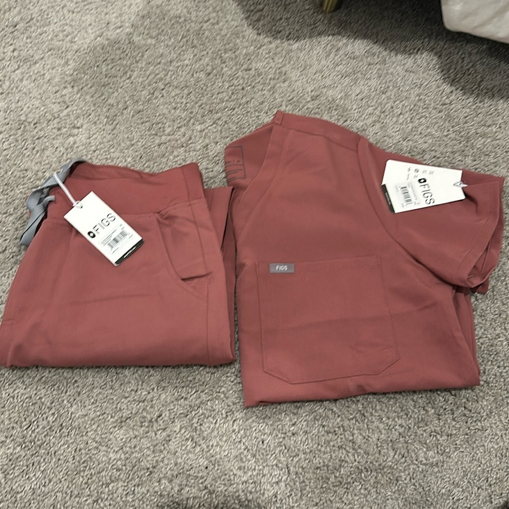 Figs scrub set in Mauve.